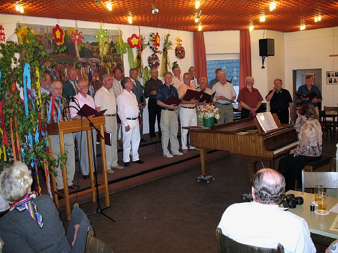 06Auftritt_Chor01.jpg