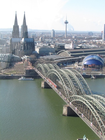 87_in_koelle_hohenzollernbruecke_heute.jpg