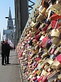 89_in_koelle_hohenzollernbruecke_liebesschloesser.jpg
