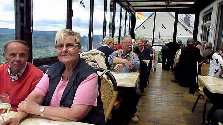 08_terasse_moselblick_02.jpg
