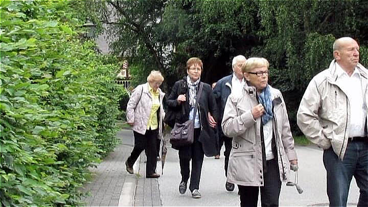25_weg_zur_kirche.jpg