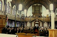 01_b_GoDi_Besucher_vom_Altarraum-totale_copir.jpg